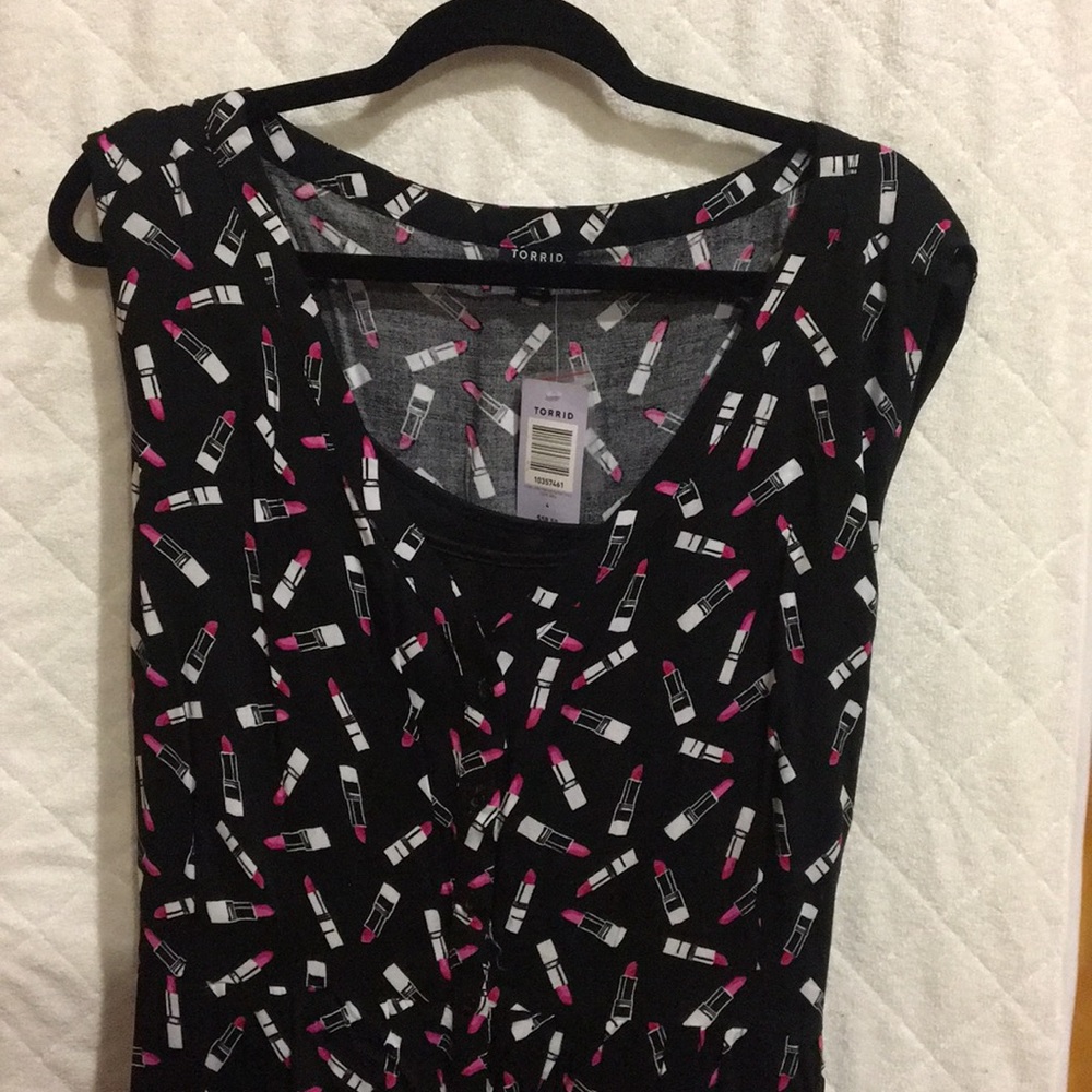 Torrid sleeveless lipstick dress
